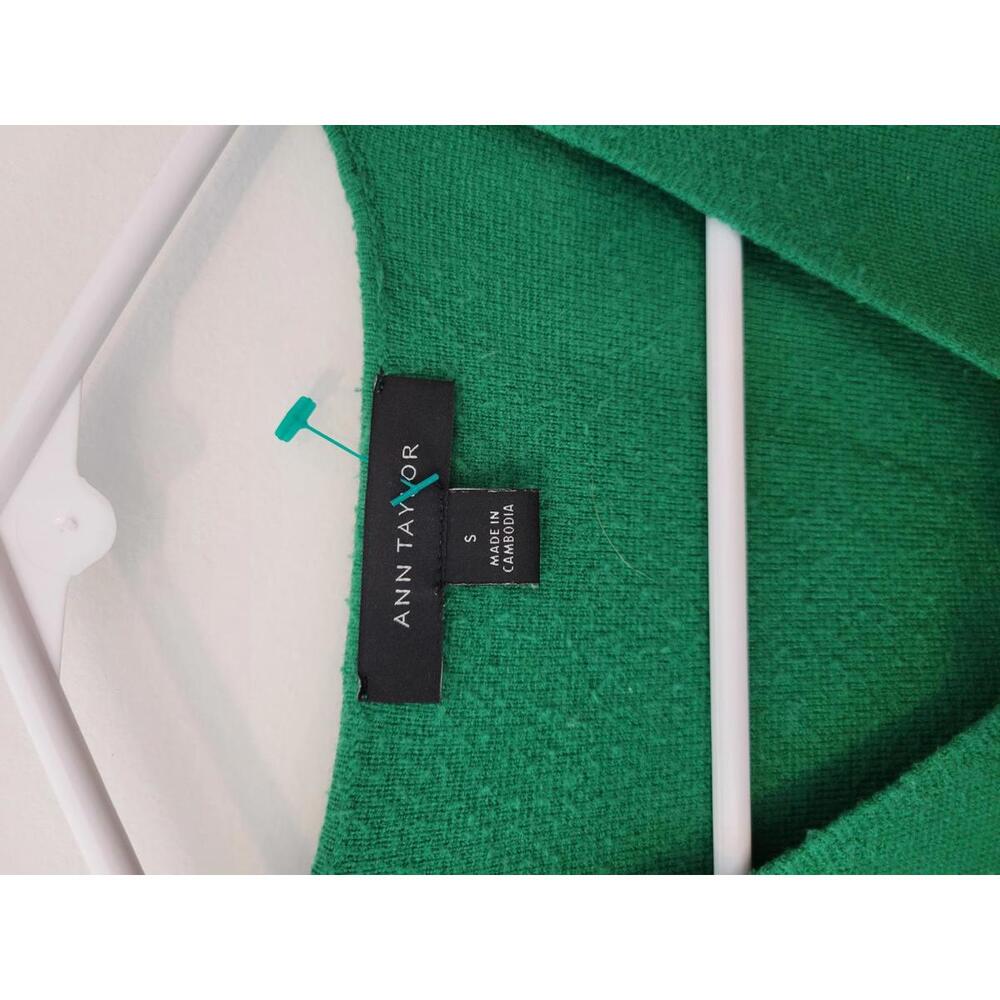 Ann Taylor Green V-Neck Short Sleeve Sweater Size S - Picture 3 of 4
